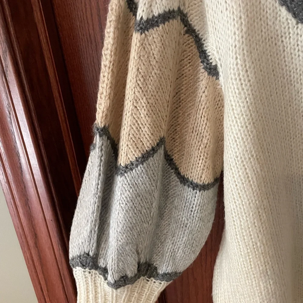 VENUS Cream and Gray Button-Up Cardigan - Picture 5 of 8